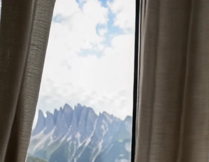 Formatbeispiel Hotel-POV: Zimmer betreten, Vorhang auf